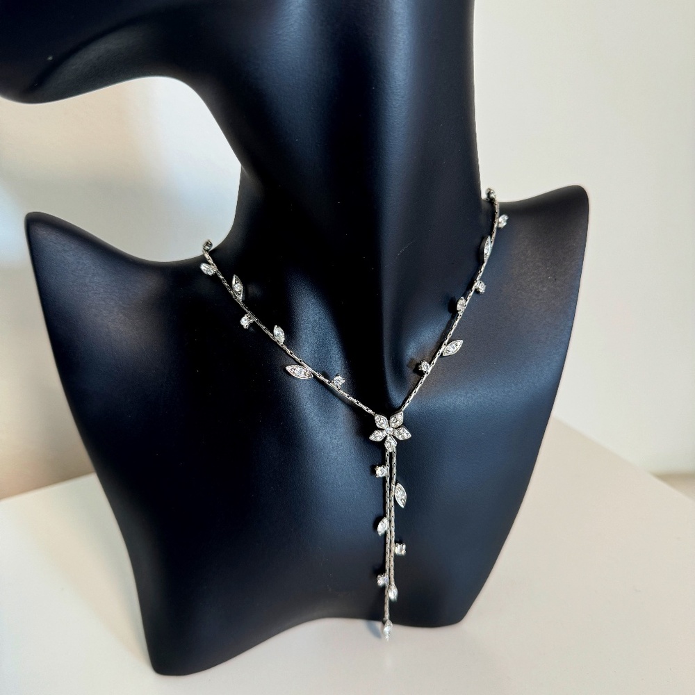 Beautiful Rhinestone and Silver Plated Floral Necklace